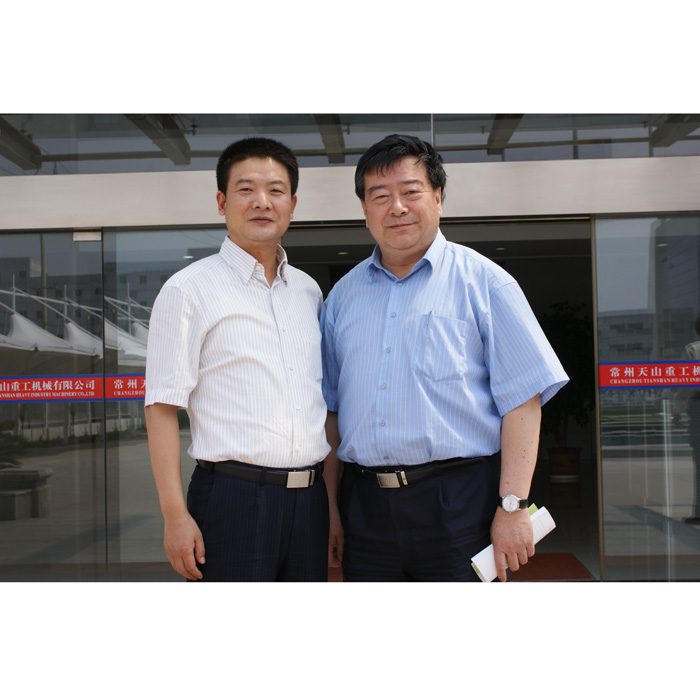 國(guó)務(wù)院參事、中國(guó)再生能源學(xué)會(huì)理事長(zhǎng)石定寰考察天山重工